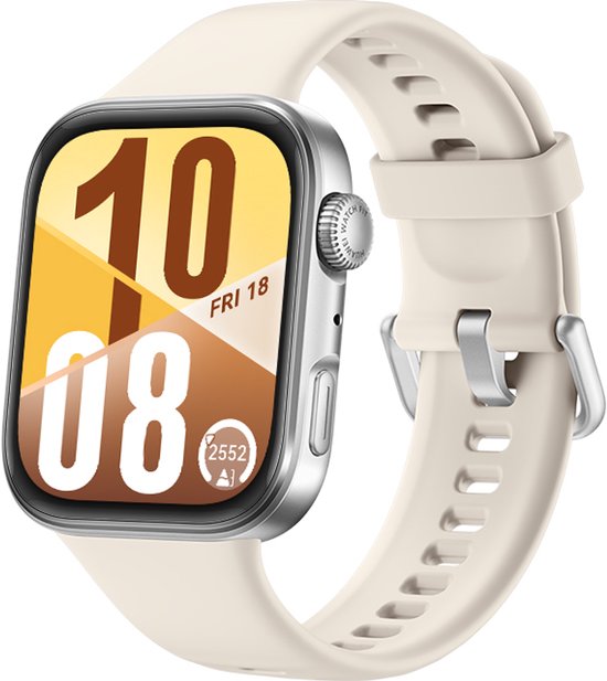 Zilverkleurig smartwatch met een crèmekleurige band, met een wijzerplaat die 'FRI 18' en '08' toont.