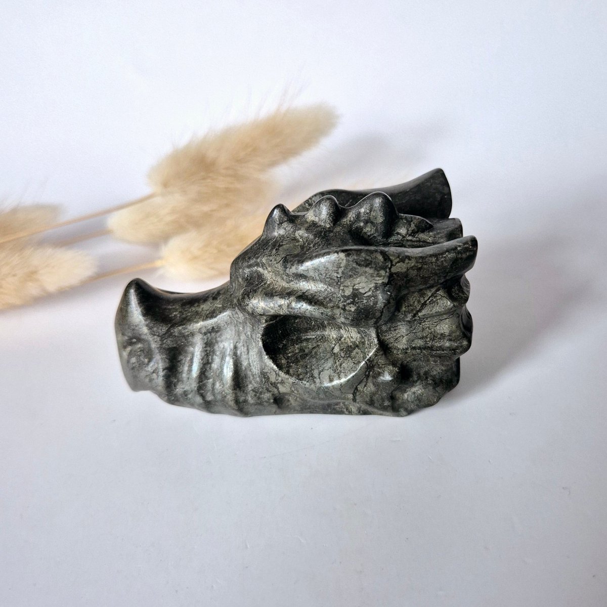 Edelsteen Drakenschedel van Pyriet – 7cm - Dragon Skull carving.
