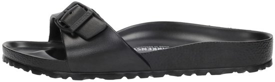 Zij-aanzicht van een zwarte Birkenstock slipper met gesp.