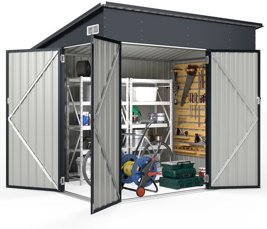 Donker metalen tuinhuis met dubbele open klapdeuren, ingericht met planken, fiets en gereedschap op de muur.