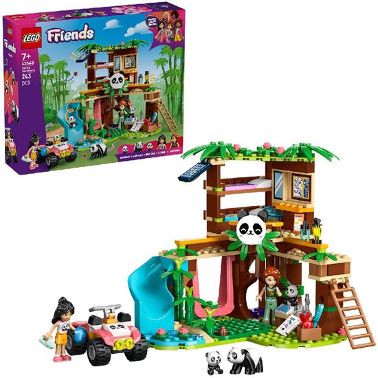 LEGO Friends Pandaopvang set met boomhut, glijbaan, quad, twee meisjes en panda's.
