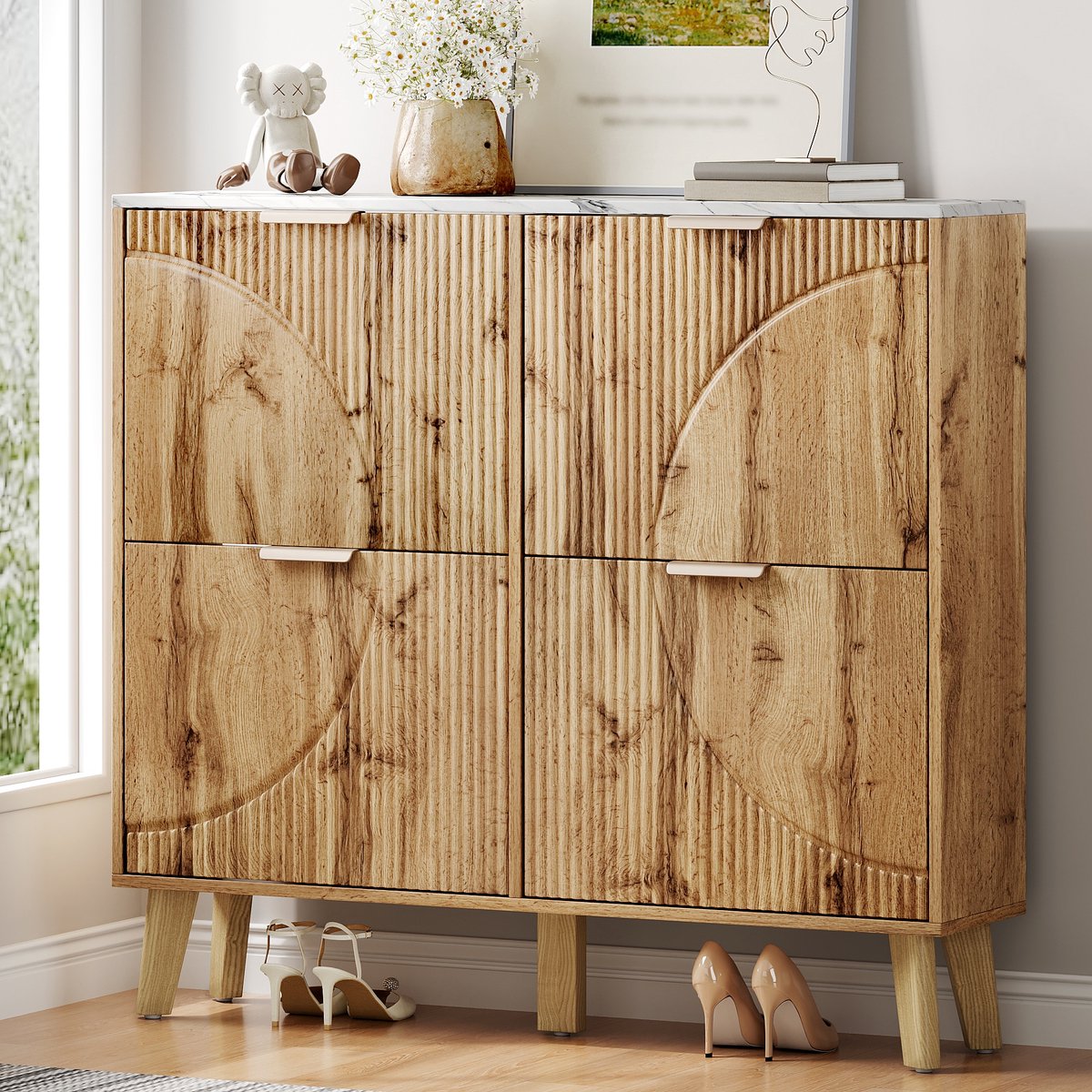 Wishdor - Schoenenkast - 4 Klepdeuren En Reliëffronten - Retro - Voor Hal - MDF - Naturel - 105 x 24 x 95,5 cm