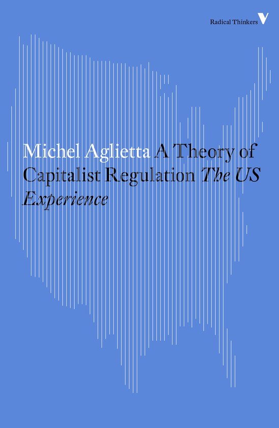 De omslag van "A Theory of Capitalist Regulation The US Experience" op een blauwe achtergrond met een witte lijntekening van de VS.