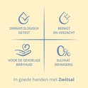 Dermatologisch getest, reinigt en verzacht, voor de gevoelige babyhuid, 0% sulfaat. In goede handen met Zwitsal.
