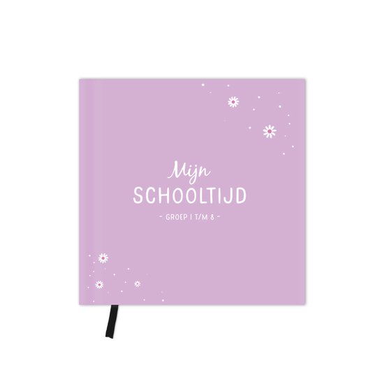 Lila kaft van een invulboek met de titel 'Mijn schooltijd - groep 1 t/m 8'. Versierd met witte madeliefjes en stippen.