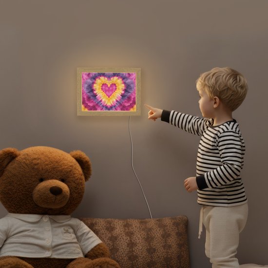 Nachtlampje 20x15 cm - Kinder lamp - Tie dye - Hartvorm - Vlammen - Oranje - Tafellamp kinderkamer - Slaapkamer lamp - Bedlamp kinderen - Kinderlampje stopcontact - Wandlamp babykamer - Nachtlampjes van LumiParts — afbeelding 5