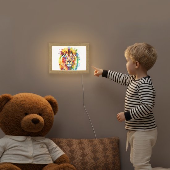 Nachtlampje 20x15 cm - Kinder lampje - Leeuw - Verf - Kleurrijk - Wit - Dier - Tafellamp kinderkamer - Slaapkamer lamp - Bedlamp kinderen - Kinderlampje stopcontact - Wandlamp babykamer - Nachtlampjes van Merkloos — afbeelding 5