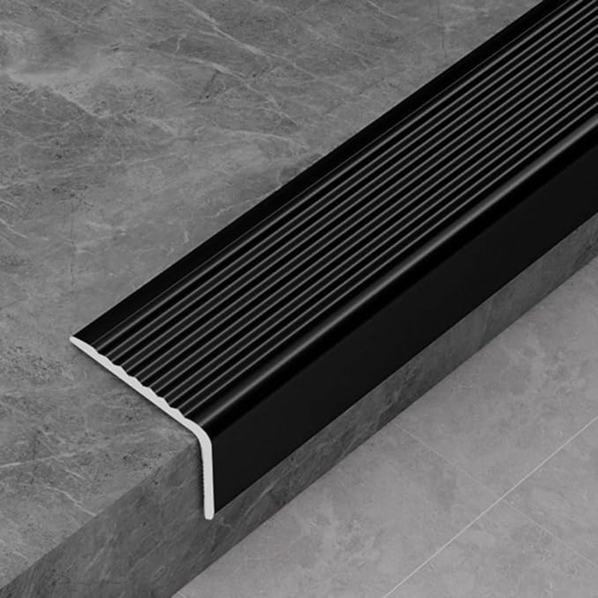 Trapneus Profiel - Traptrede Beschermer - Veilig Traplopen - Aluminium L-vorm - 50mm breed 20mm hoog - Zwart