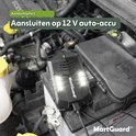 MartGuard verjager aangesloten op een auto-accu, met 2 LED-lampen aan.