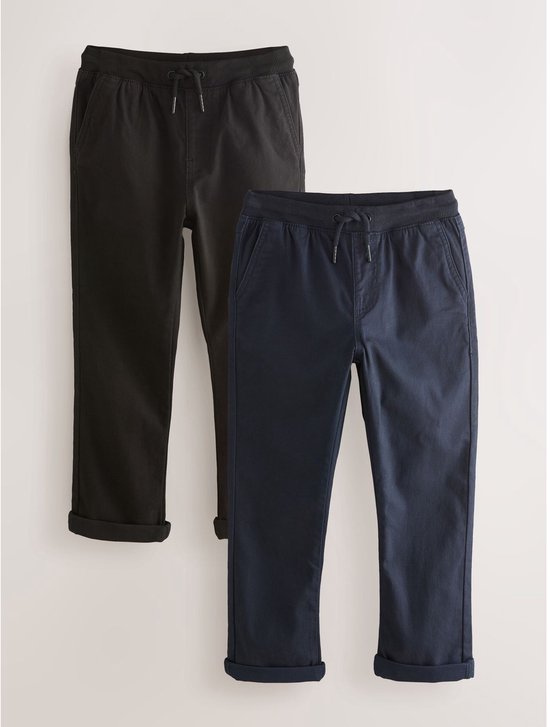 Een set van een zwarte en een donkerblauwe pull-on broek met geribbelde tailleband.