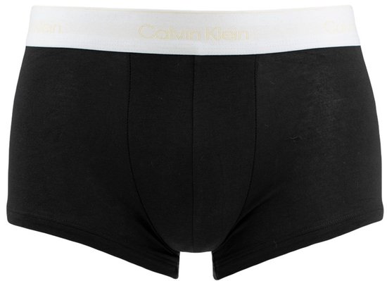 Zwarte Calvin Klein boxer met witte tailleband.