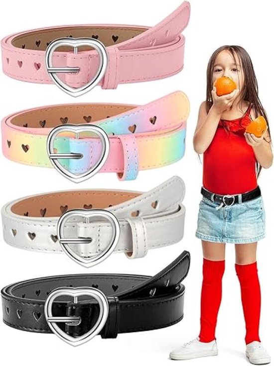 Vier kinderriemen: roze, regenboog, wit en zwart, alle met een hartvormige gesp. Meisje met rode sokken en spijkerrok.