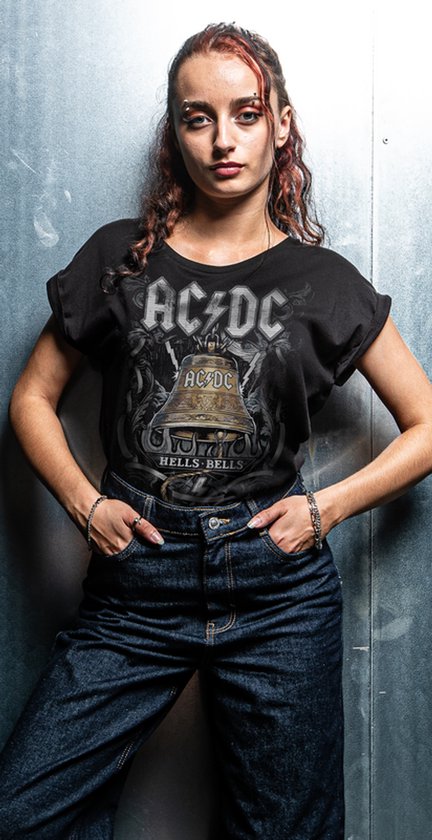 Zwarte dames T-shirt met opdruk van een gouden AC/DC 'Hells Bells' klok en logo.