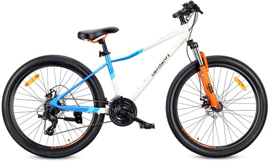 Witte mountainbike met blauwe accenten, oranje voorvork en zwarte banden.