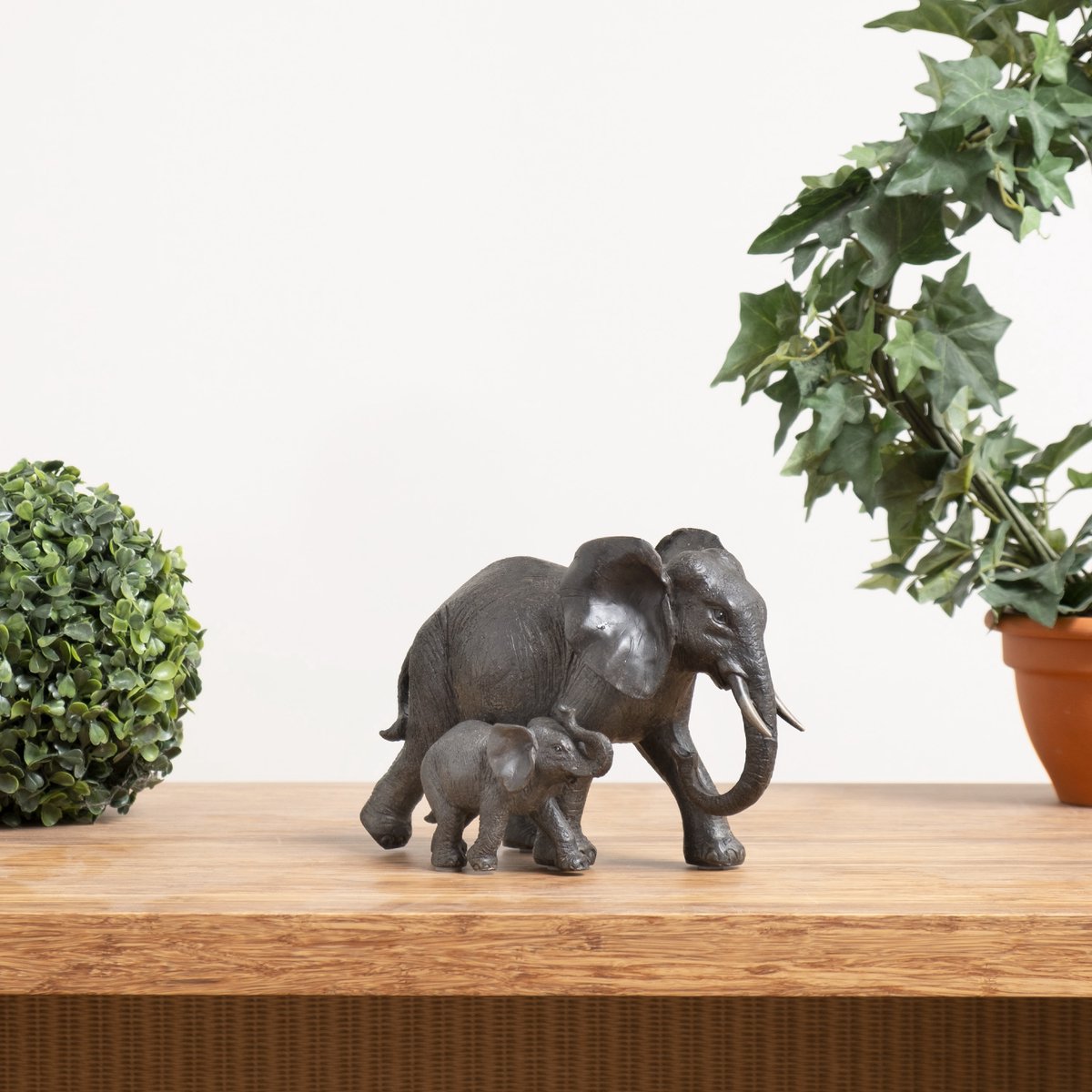 Moritz decoratie figuur olifant moeder met jong polyresin donkerbruin 22,5 cm