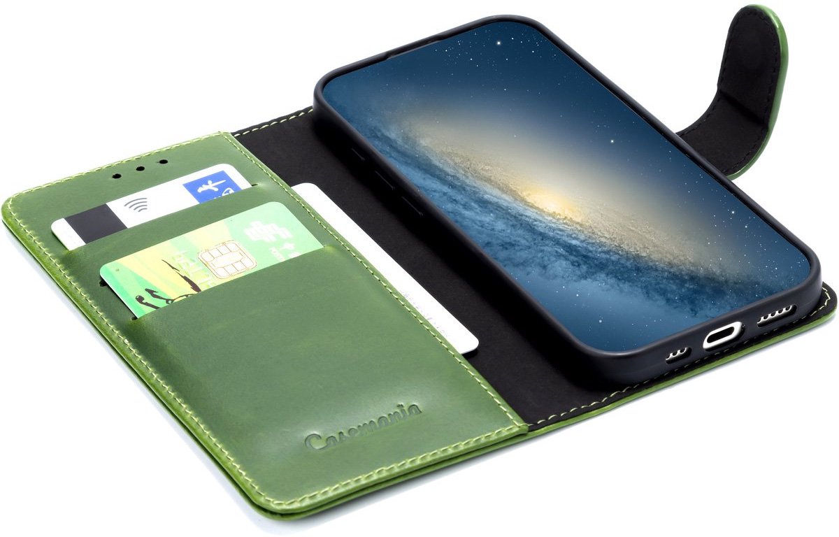 CaseMania Bookcase hoesje geschikt voor iPhone 17e/16e - Effen Groen - Leer