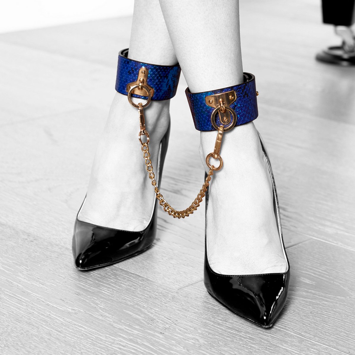 Ouch! by Shots - Florence Collectie - Beenmanchetten - Blauw
