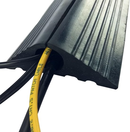 Zwarte Industri le Rubberen Kabelgoot Voor Vloer 20mm Gat 3 Meter zwarte-industri-le-rubberen-kabelgoot-voor-vloer-20mm-gat-3-meter