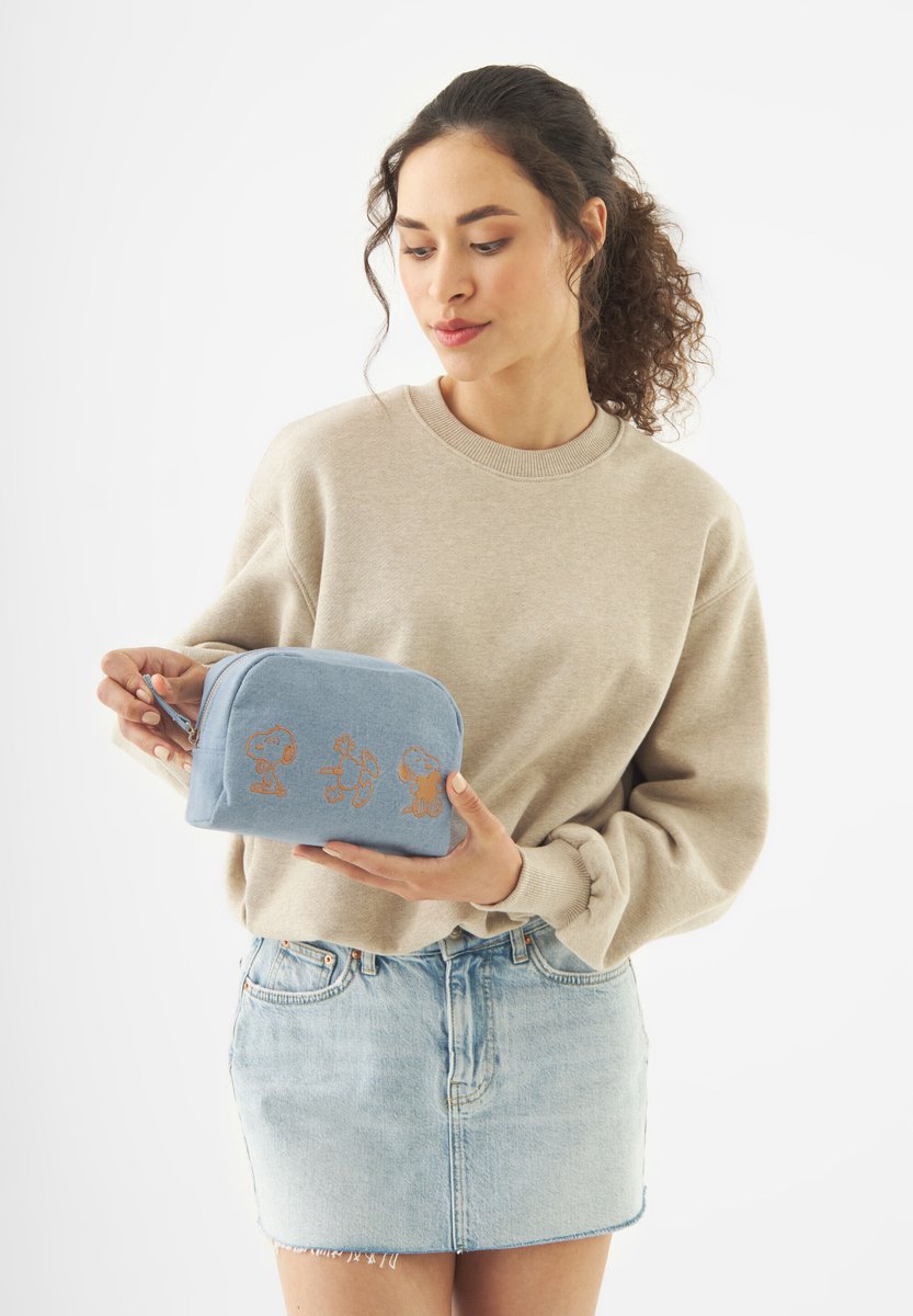 Codello Peanuts™ make-uptasje van denim met SNOOPY-borduursel
