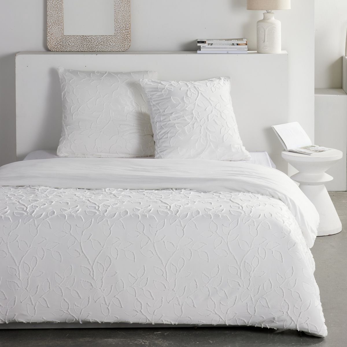 Beddengoed - VANDAAG - Essentieel - 2 personen - 220 x 240 cm - Wit bloemenpluimeffect