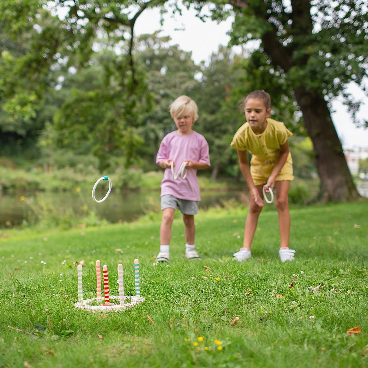 BS Toys Ringwerpen Werpspel - Buitenspeelgoed vanaf 4 jaar - Ring Gooien Speelgoed - Werpspel Kinderen - 5 ringen - Werpspel hout - Buiten speelgoed - Buitenspel - Buiten Spellen - Tuin Speelgoed - Houten speelgoed - Cadeau Kind — afbeelding 9