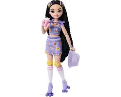 Barbie Dream Besties SKATE PARTY Renee Doll and Accessories