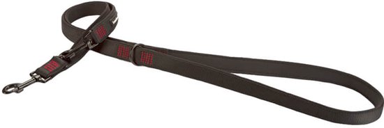Zwarte nylon hondenriem met rode stiksels en zilverkleurige clip.