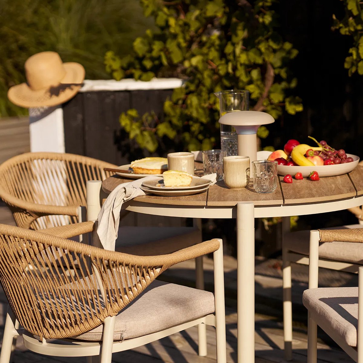 Artichok Aliana Aluminum Tuintafel Zand - Natural Houtlook - Beige - Ø90 x 74 cm - 4 personen