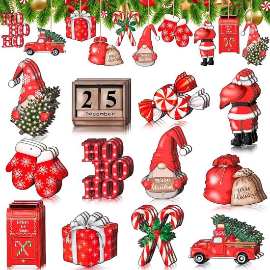 Collectie rode houten kerstdecoraties, waaronder een kerstman, cadeaus, auto en handschoenen.