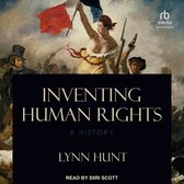Rubmedia Tantor Media audioboek: Inventing Human Rights: A History door Lynn Hunt, voorgelezen door Siiri Scott. Centraal een schilderij van de Franse Revolutie met Vrijheid die de vlag van Frankrijk omhoog houdt.