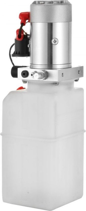 Zilveren hydraulische pomp bovenop een witte, rechthoekige kunststof tank.