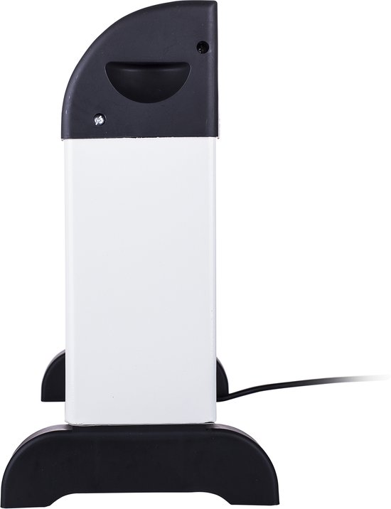 Zijaanzicht van een witte Tristar convector kachel met zwarte bovenkant en zwarte voet.