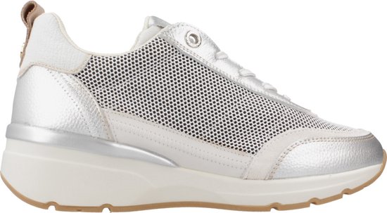 Carmela 163213 trainer