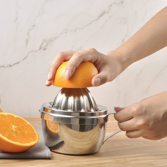 Fruitpers handmatig - Sinaasappelpers - Citroenpers - citroen pers - citroenknijper - 304 RVS - Limoenpers - Handmatige Citroenpers - Lemon squeezer - Citrusknijper - Fruitpers - Sinaasappelpers - 15.5*11.5*7 cm - Zilver - met twee accessoires van Merkloos — afbeelding 4