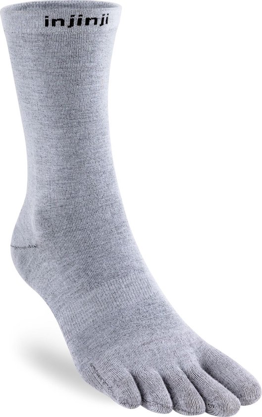 Chaussettes mi-mollet grises avec logo 'inijini' en haut.