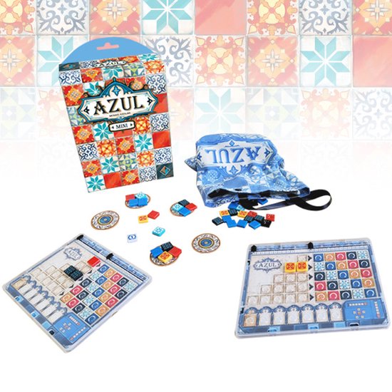 Bordspelcomponenten Azul Mini: doos, spelersborden, zakje, tegels, scoretellers.