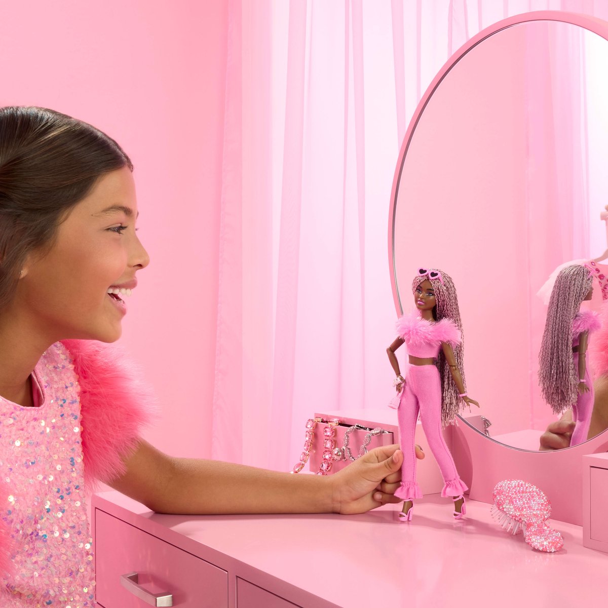 Barbie Deluxe Stijl - Zachtroze set met namaakbont - Barbiepop — afbeelding 5