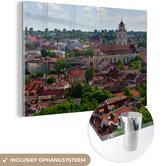 MuchoWow® Glasschilderij 60x40 cm - Schilderij acrylglas - Rooms-katholieke kerk van Vilnius in Litouwen - Foto op glas - Schilderijen