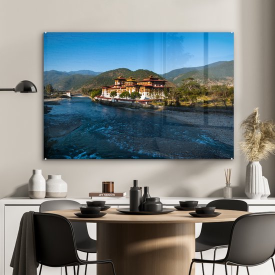 Punakha Dzong à côté d'une large rivière peu profonde au Bhoutan Plexiglas 90x60 cm - Tirage photo sur Glas (décoration murale en plexiglas)