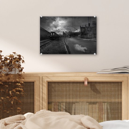 MuchoWow® Peinture sur verre 30x20 cm - Peinture sur verre acrylique - Bâtiments abandonnés à côté d'une voie ferrée - noir et blanc - Photo sur verre - Peintures