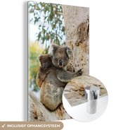 MuchoWow® Glasschilderij 100x150 cm - Schilderij acrylglas - Koala's - Kind - Boom - Kinderen - Jongens - Meiden - Foto op glas - Schilderijen