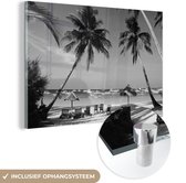 MuchoWow® Glasschilderij 30x20 cm - Schilderij acrylglas - Palmbomen en ligstoelen op het strand van Boracay - zwart wit - Foto op glas - Schilderijen
