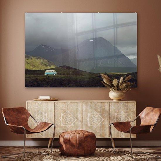 MuchoWow® Glasschilderij 180x120 cm - Schilderij acrylglas - Bus - Blauw - Bergen - Foto op glas - Schilderijen