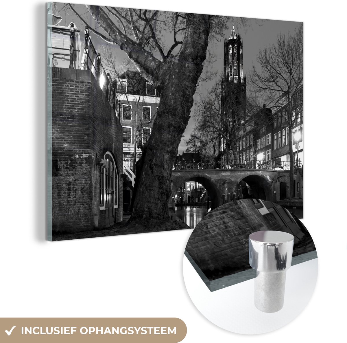 MuchoWow® Glasschilderij 30x20 cm - Schilderij glas - Heldere avond in de Nederlandse stad Utrecht - zwart wit - Foto op acrylglas - Schilderijen - MuchoWow