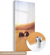MuchoWow® Glasschilderij 60x120 cm - Schilderij acrylglas - Kameel - Woestijn - Zand - Foto op glas - Schilderijen