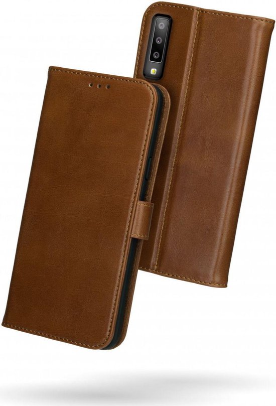 Bruin lederen telefoonhoesje in boekstijl, deels open met de achterkant van de telefoon zichtbaar.