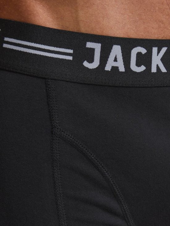 Close-up van de zwarte boxer met witte 'JACK & JONES' band.