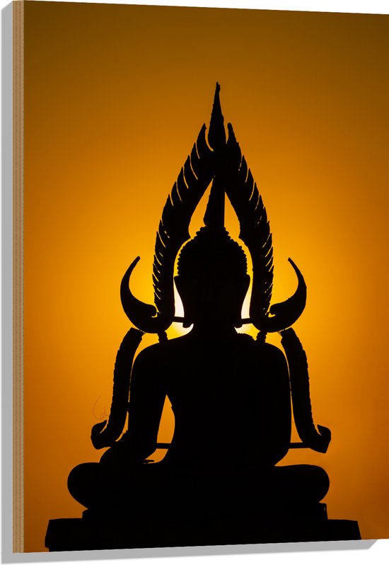 Hout - Silhouet van Buddha tegen Feloranje Zonsondergang - 60x90 cm - 9 mm dik - Foto op Hout (Met Ophangsysteem)