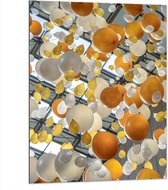 Dibond - Witte en Oranje Ballonnen Zwevend in de Lucht - 75x100 cm Foto op Aluminium (Met Ophangsysteem)