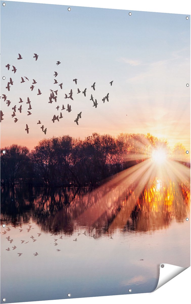 Gards Tuinposter Groep Vogels Boven de Meer met Zonsondergang - 120x160 cm - Tuindoek - Tuindecoratie - Wanddecoratie buiten - Tuinschilderij Multikleur